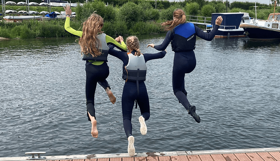 mini-sharks-sam-sien-mila